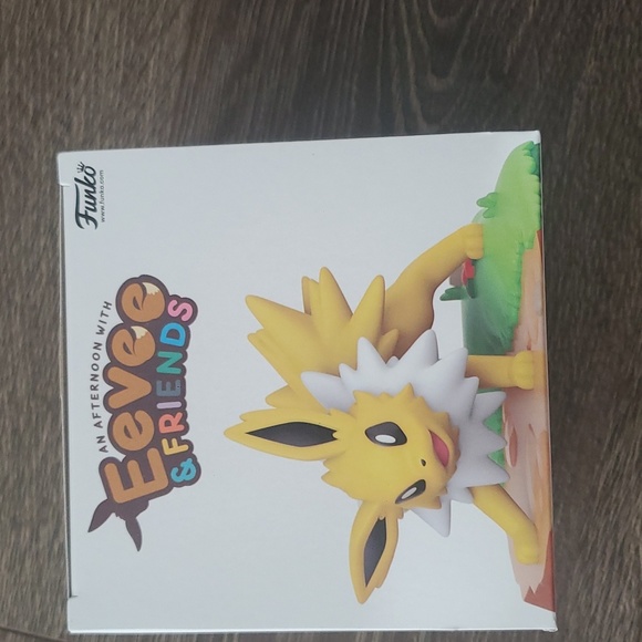 💛 Funkos an Afternoon with Eevee & Friends: Jolteon Collectible Pokémon Figure - Picture 6 of 8